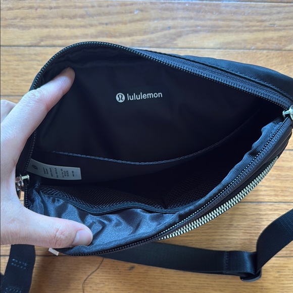lululemon athletica Black City Adventurer Crossbody Bag - Picture 5 of 7